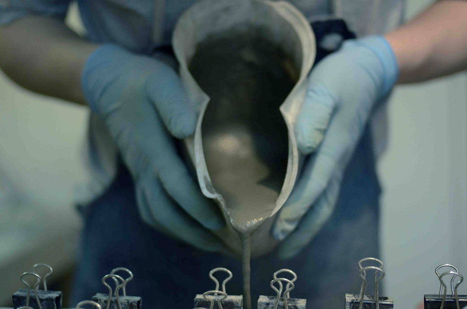 モルタルを流す