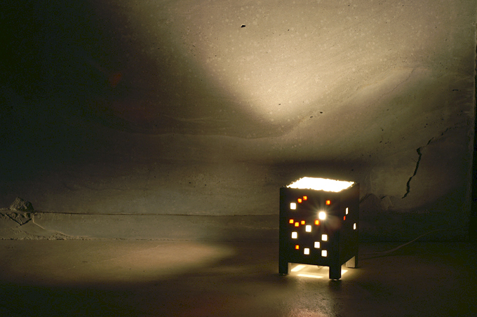 ビルをモチーフにしたランプ