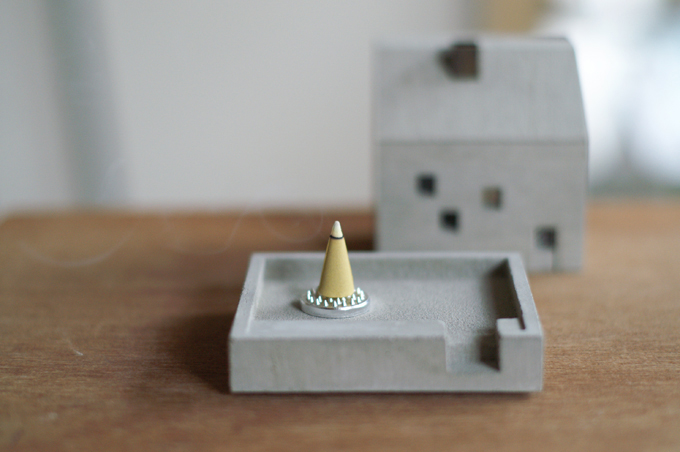 インセンスコーンを中で焚く