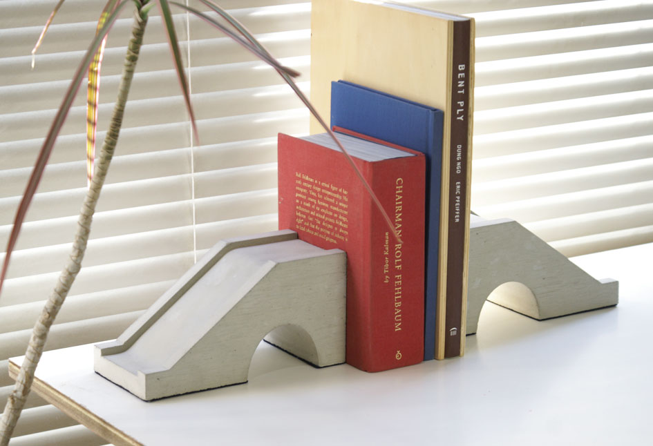 SUBERIDAI BOOKEND